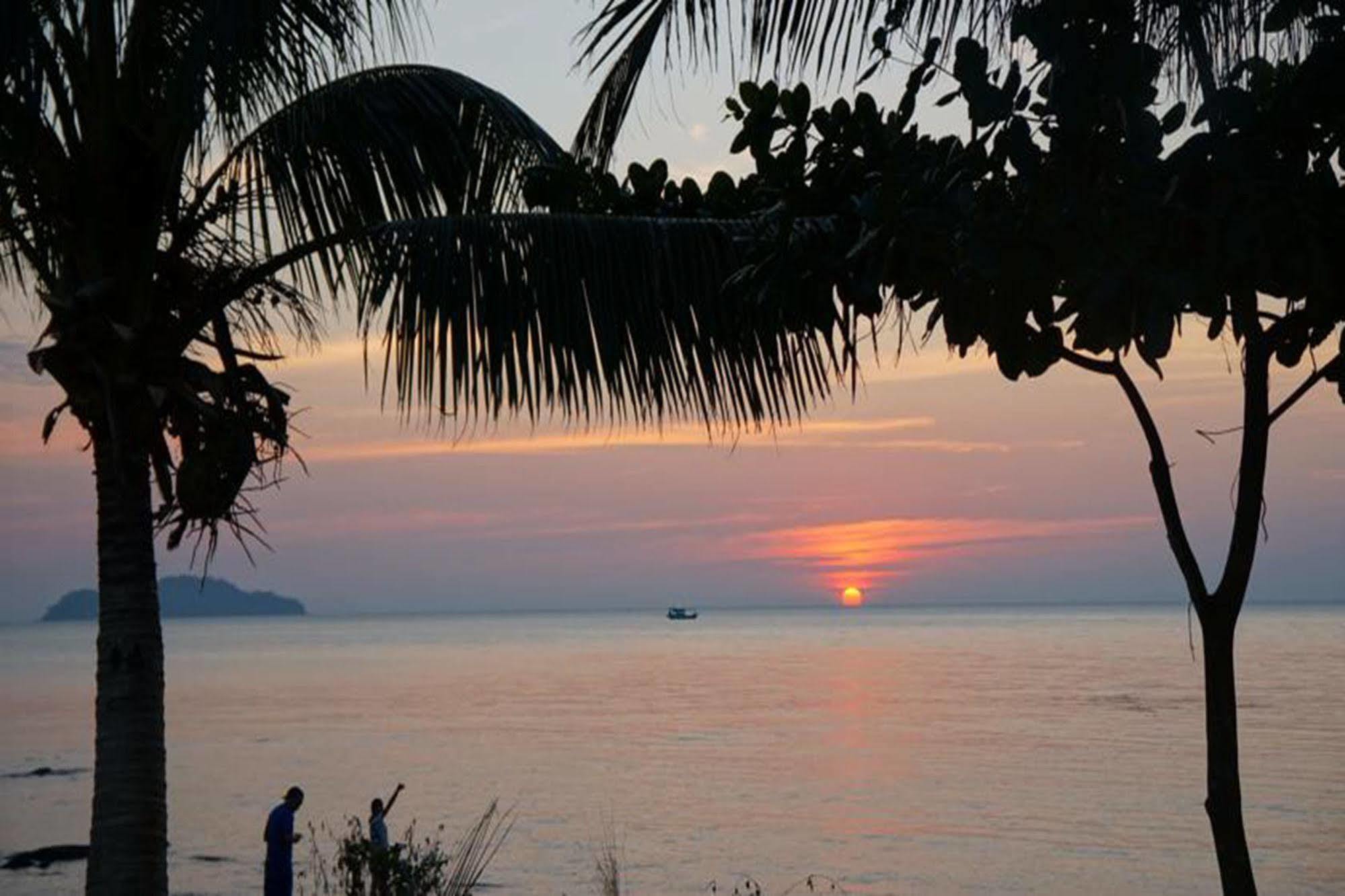 Lomtalay Resort Trat Laem Ngop Exterior foto
